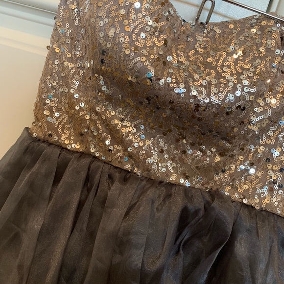 [LIKE 🆕] Sequin Dress - Picture 2 of 3